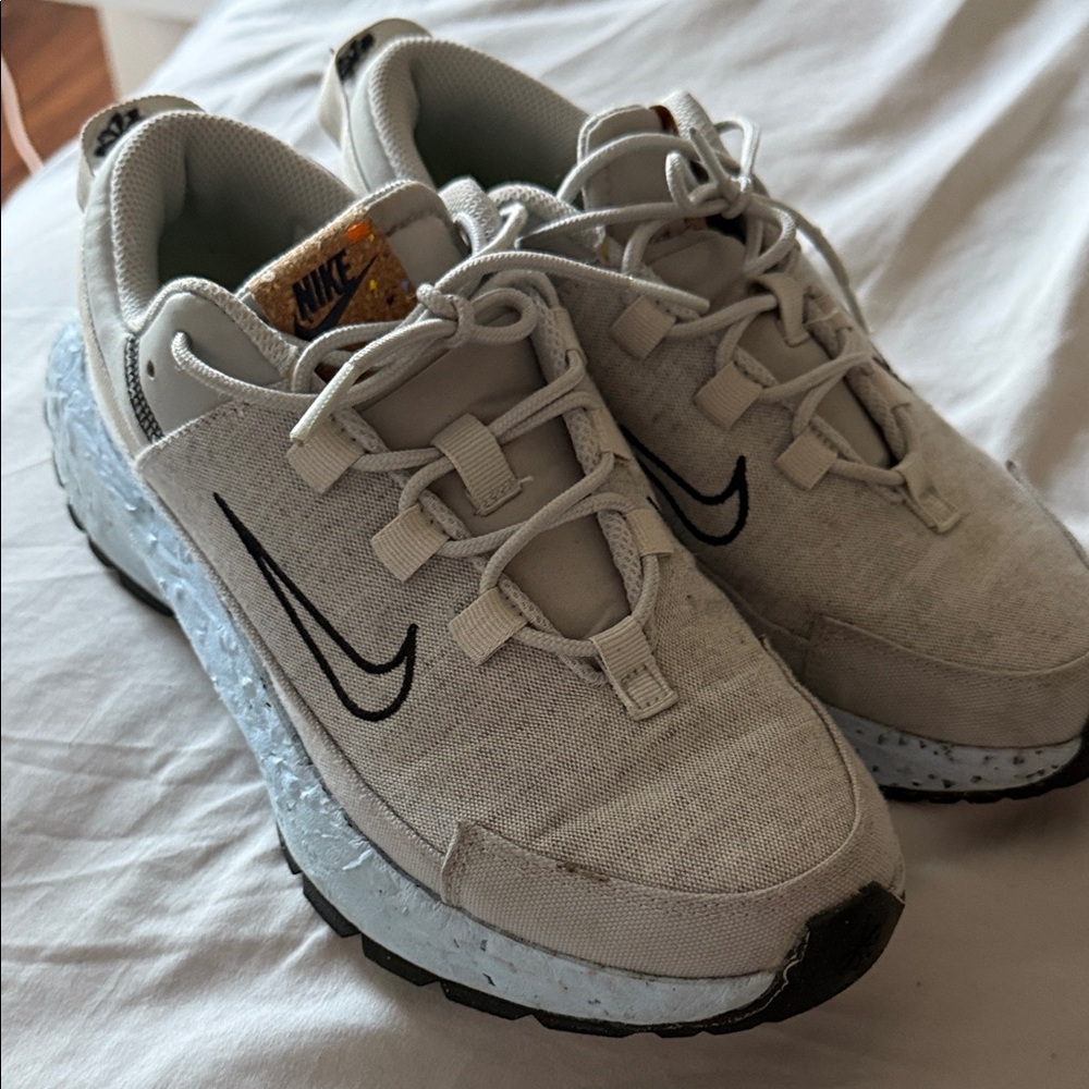 Nike WOMEN' Light Gray Sneakers